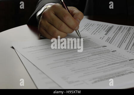 Signé à la main sous forme d'impôt Banque D'Images