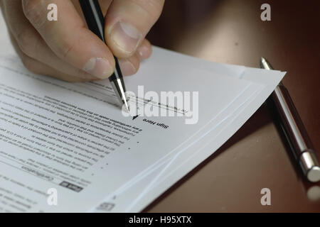 Signé à la main sous forme d'impôt Banque D'Images