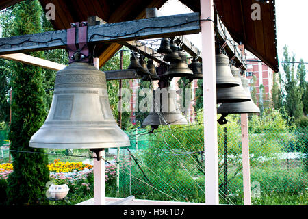 Cloches sur bellfry église Banque D'Images