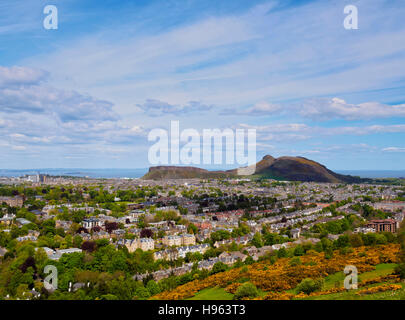 Royaume-uni, Ecosse, Edimbourg, vue depuis le Blackford Hill vers l'Holyrood Park. Banque D'Images