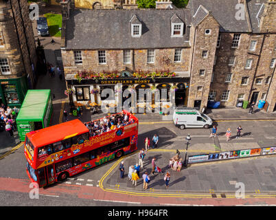 UK Ecosse Edinburgh Lothian vue élevée de la Kampa's Bar et la sculpture de Bobby et l'Edinburgh Banque D'Images