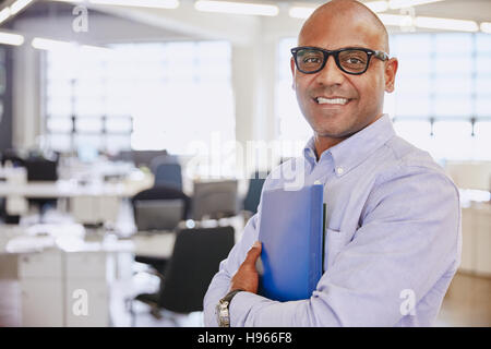 Portrait of smiling businessman Banque D'Images