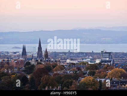 Royaume-uni, Ecosse, Crépuscule vue d'Édimbourg du Blackford Hill. Banque D'Images