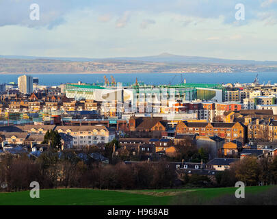 Royaume-uni, Ecosse, Edimbourg, vue vers Leith du Holyrood Park. Banque D'Images