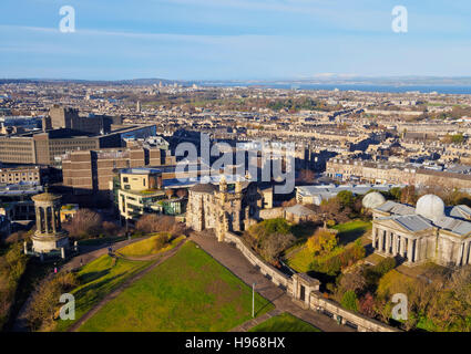 Royaume-uni, Ecosse, Edimbourg cityscape vu du Calton Hill. Banque D'Images