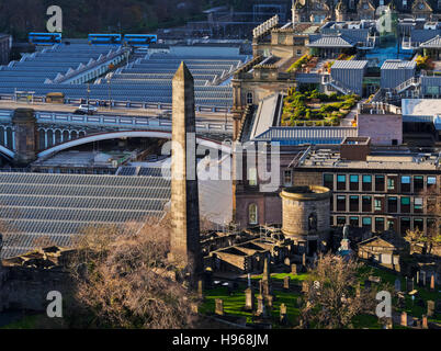 Royaume-uni, Ecosse, Lothian, Édimbourg, Calton Hill, vue depuis le Nelson Monument vers l'ancien cimetière de Calton. Banque D'Images