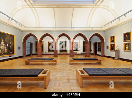 Royaume-uni, Ecosse, Lothian, Édimbourg, vue de l'intérieur de la Scottish National Portrait Gallery. Banque D'Images