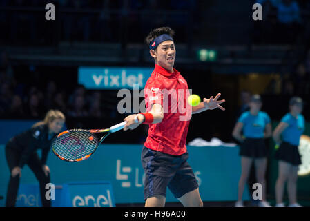 UK. 18 Nov, 2016. Kei Nishikori (JPN) joue le troisième match du groupe John McEnroe en finale ATP en UK. Credit : Alberto Pezzali/Pacific Press/Alamy Live News Banque D'Images