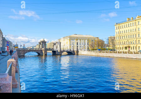 Le pont sur la Rivière Fontanka Lomonosov est le mieux préservé tours, pont, typique pour le vieux St Petersburg, Russie. Banque D'Images