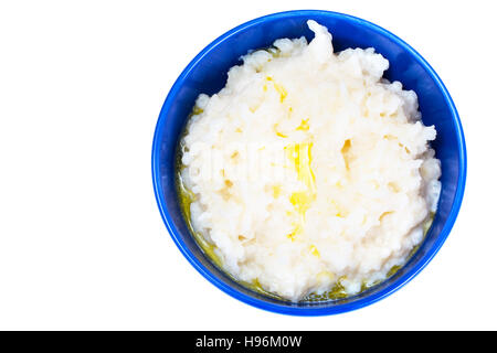 Riz au lait dans un bol bleu. Studio Photo Banque D'Images