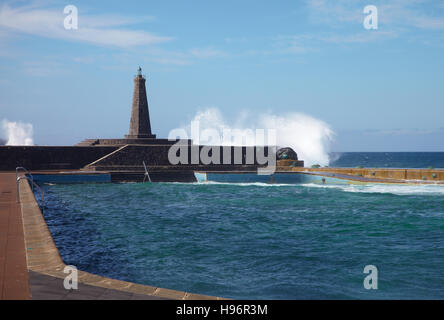 Phare de l'océan Atlantique en Bajamar, Tenerife, Espagne Banque D'Images