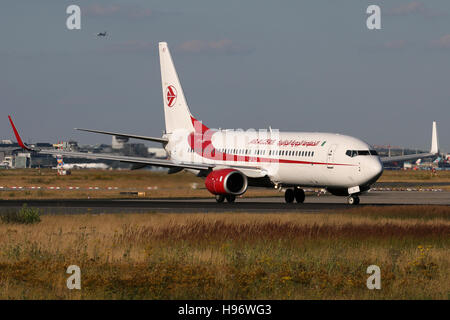 Francfort, Allemagne - le 18 juillet 2016 : Air Algerie, Boeing 737 à l'aéroport de Francfort Banque D'Images