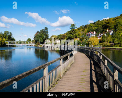 Marsh Lock, Wier, River Thames, Henley-on-Thames, Oxfordshire, Angleterre, Royaume-Uni, GB. Banque D'Images