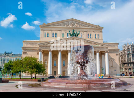 Le Théâtre du Bolchoï est un théâtre historique à Moscou, Russie, conçu par l'architecte Joseph Bové, qui détient des spectacles de ballet et d'opéra. Banque D'Images