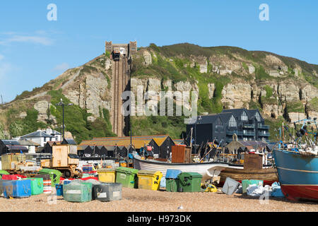 Bateaux de pêche sur la plage à Hastings, East Sussex, UK Banque D'Images