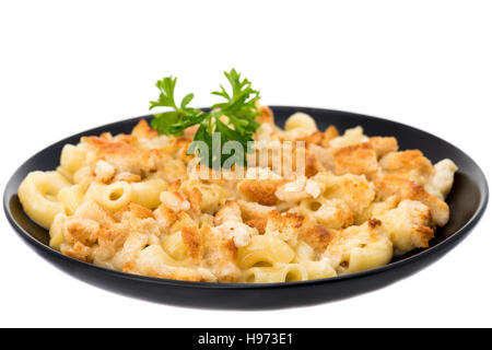 Macaroni au fromage avec croûtons - Fond blanc Banque D'Images