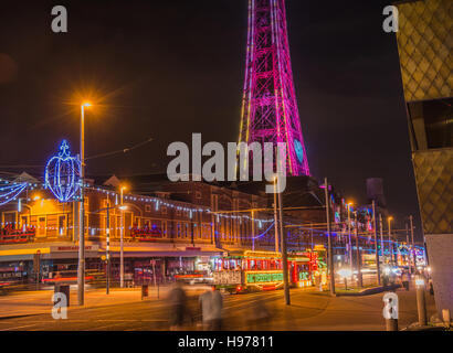 Blackpool lights glowing couleur rayures light Ray Boswell Banque D'Images