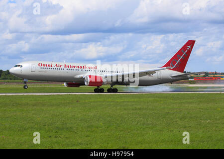 Hahn/Allemagne septembre12, 2012 : le Boeing 767 d'Omni à l'aéroport de Hahn. Banque D'Images