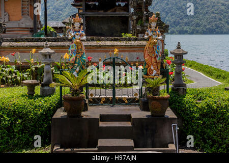 Temple Pura Hindu-Buddhist Ulan Danu Bratan sur les rives du lac Bratan Bali en Indonésie Banque D'Images