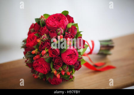 Bouquet de mariée mariage de big red roses Banque D'Images