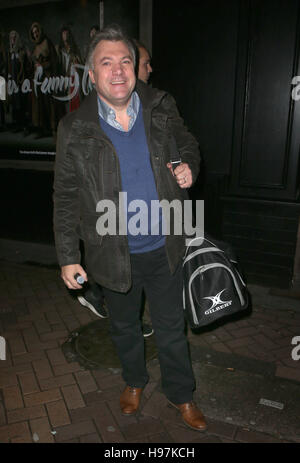 Ed Balls quitte la tour de bal, Blackpool après ce week-end's Strictly Come Dancing Show. Banque D'Images