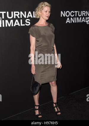 La ville de New York, USA - Le 17 novembre 2016 Actrice : Gretchen Mol assiste à la 'animaux nocturnes' New York premiere tenue au Théâtre de Paris Banque D'Images