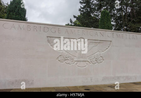 Entrée du Cimetière Américain de Cambridge, près de Cambridge, où près de 4000 soldats américains sont enterrés. Banque D'Images