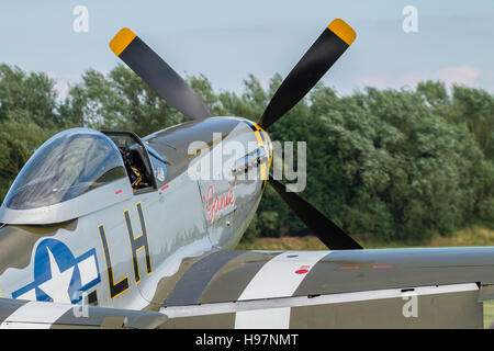 P-51 Mustang - un classique américain de la Seconde Guerre mondiale d'avions de chasse, avec le cockpit ouvert. Banque D'Images