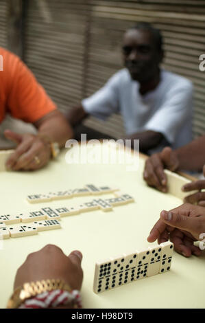 Les joueurs de Domino à La Havane, Cuba Banque D'Images