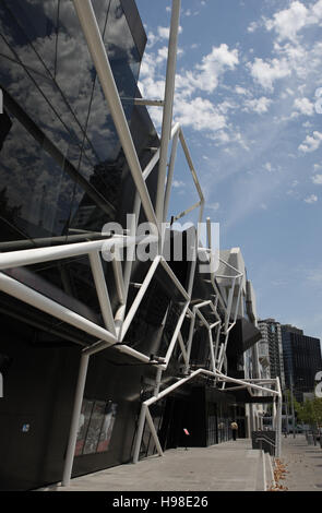 Melbourne Theatre Company, MTC, nouveau bâtiment du théâtre moderne sur Southbank Boulevard, construction faite de cubes et tuyaux Banque D'Images