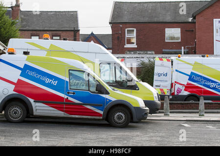 Fourgonnettes de service National Grid pour les fuites de gaz d'urgence résidentielles, Southport, Royaume-Uni Banque D'Images