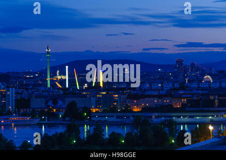 Wien, Vienne : Danube, Prater et de grands immeubles, de Wienerberg. 22, Wien, Autriche Banque D'Images