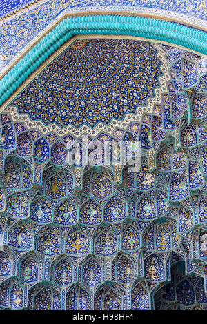 Détails de cheikh Lotfollah mosquée à Isfahan, Iran Banque D'Images