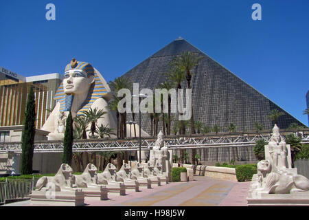 Luxor Las Vegas. Hôtel et casino situé sur l'extrémité sud du Strip de Las Vegas dans le Paradis, au Nevada Banque D'Images