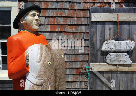 Une figure en forme d'un pêcheur dans le village de pêcheurs de Peggy's Cove, en Nouvelle-Écosse, Canada. Banque D'Images