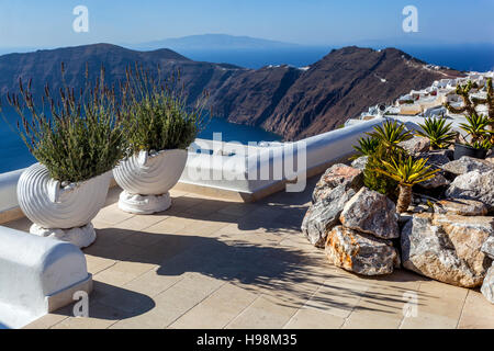 Terrasse, Santorini, Cyclades, Grèce, Europe Banque D'Images