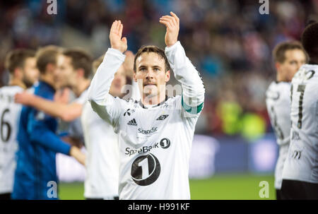 La Norvège, Oslo, le 20 novembre 2016. Le capitaine Mike Jensen Rosenborg grâce les fans deux s'est rendu à Oslo pour regarder la finale de la Coupe de Norvège contre Kongsvinger à Ullevaal Stadion. Banque D'Images