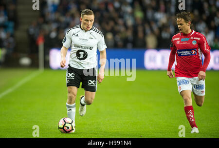 La Norvège, Oslo, le 20 novembre 2016. Jonas Svensson de Rosenborg (en blanc) vu au cours de la finale de la Coupe de Norvège entre Kongsvinger et Rosenborg à Ullevaal Stadion. Banque D'Images