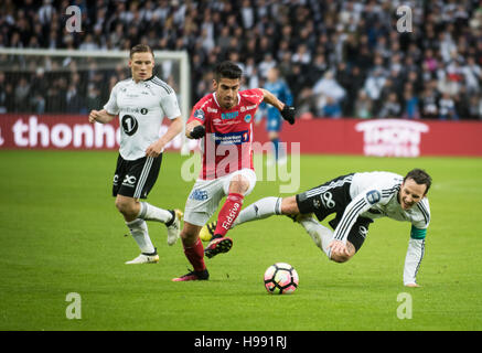 La Norvège, Oslo, le 20 novembre 2016. Makeuhard Nieves (rouge) de Kongsvinger vu pendant la finale de la Coupe de Norvège contre Rosenborg à l'Ullevaal Stadion. Banque D'Images