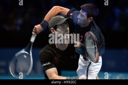 Londres, Royaume-Uni. 20 Nov, 2016. (NOTE DU RÉDACTEUR : Plusieurs expositions ont été réunis à huis clos pour produire cette image) ATP World Tour Finals à O2 Arena London Royaume-uni Andy Murray finale GO vs Novak Djokovic SRB Photo:Leo MasonSplit Second Crédit : Leo Mason/Alamy Live News Banque D'Images