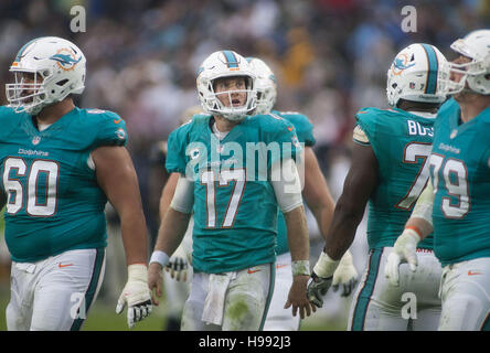 Los Angeles, Californie, États-Unis d'Amérique, USA. 20 Nov, 2016. L'infraction des Dolphins de Miami soyez prêt pour un jouer dans la seconde moitié du match contre les Rams de Los Angeles à Los Angeles Coliseum le 20 novembre 2016 à Los Angeles, Californie.ARMANDO Armando Arorizo ARORIZO : Crédit/Prensa Internacional/ZUMA/Alamy Fil Live News Banque D'Images