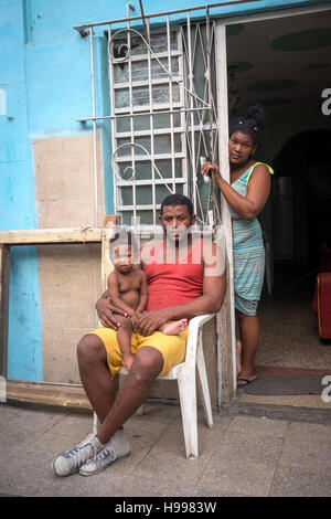 La Havane, Cuba : scène de rue, La Vieille Havane Banque D'Images