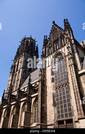 L'Allemagne, la région de la Ruhr, Duisburg, le quartier gothique Salvator Church. Banque D'Images