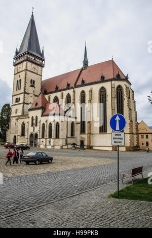 BARDEJOV, SLOVAQUIE - SEP 21 : La bazilika gothique de Bardejov, Slovaquie, le 21 septembre 2013. Cette église est datée du 18ème siècle. Bardejov a un p Banque D'Images