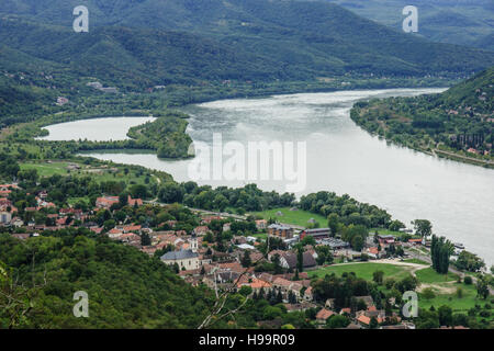 La courbe du Danube. Vue de Visegrad, Hongrie Banque D'Images