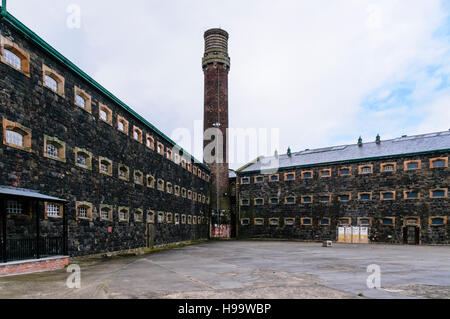 Cour d'exercice en dehors de la route, une prison Crumlin prison victorienne inspirée de Pentonville à Londres. Banque D'Images