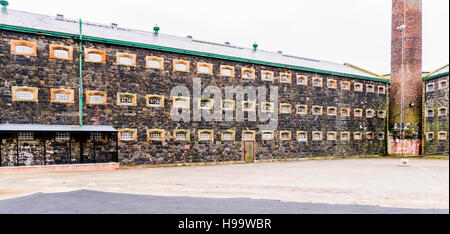 Cour d'exercice en dehors de la route, une prison Crumlin prison victorienne inspirée de Pentonville à Londres. Banque D'Images