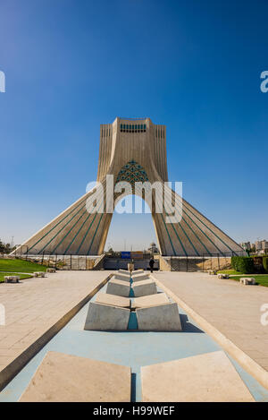 La tour Azadi, autrefois connue comme la Tour Shahyad, situé à la place Azadi à Téhéran, Iran ville Banque D'Images