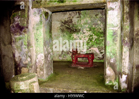 L'intérieur El Castillo (AKA Temple de Kukulcan)est cette statue ou autel d'une jaguar. Chichen Itza, au Mexique. Photo a été prise vers 1987 Banque D'Images