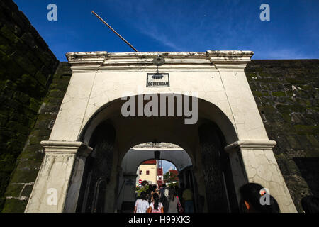 Vue sur le tunnel d'entrée construit par le mur du fort Rotterdam à Makassar, Sulawesi Sud, Indonésie. Banque D'Images